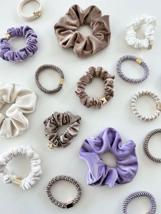 Dark Velvet Mini Scrunchie Off White